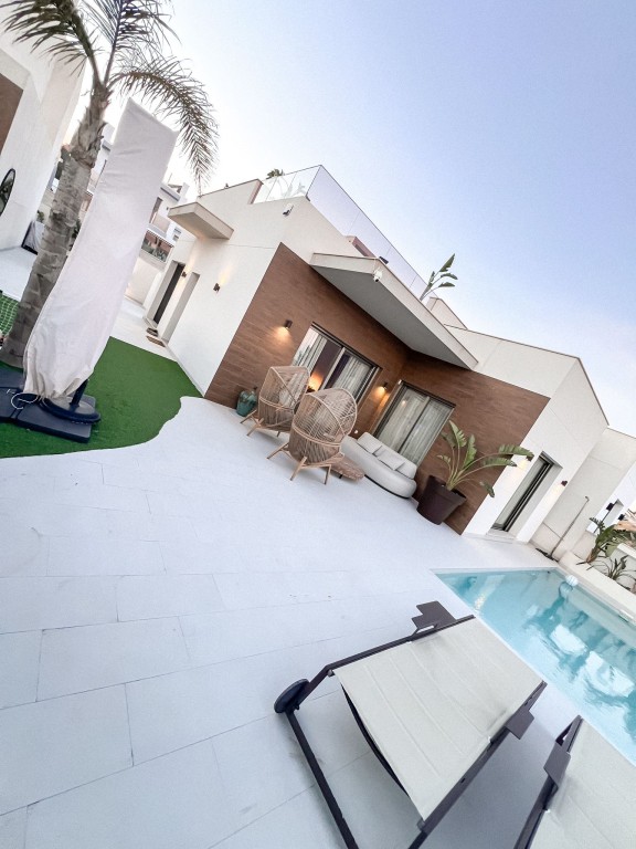 For sale - 4 Bedroom 3 Bathroom Villa in San Miguel de Salinas - , San Miguel de Salinas, Alicante, Spain - Alicante