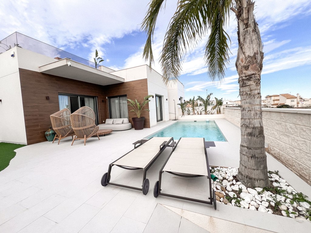 For sale - 4 Bedroom 3 Bathroom Villa in San Miguel de Salinas - , San Miguel de Salinas, Alicante, Spain - Alicante
