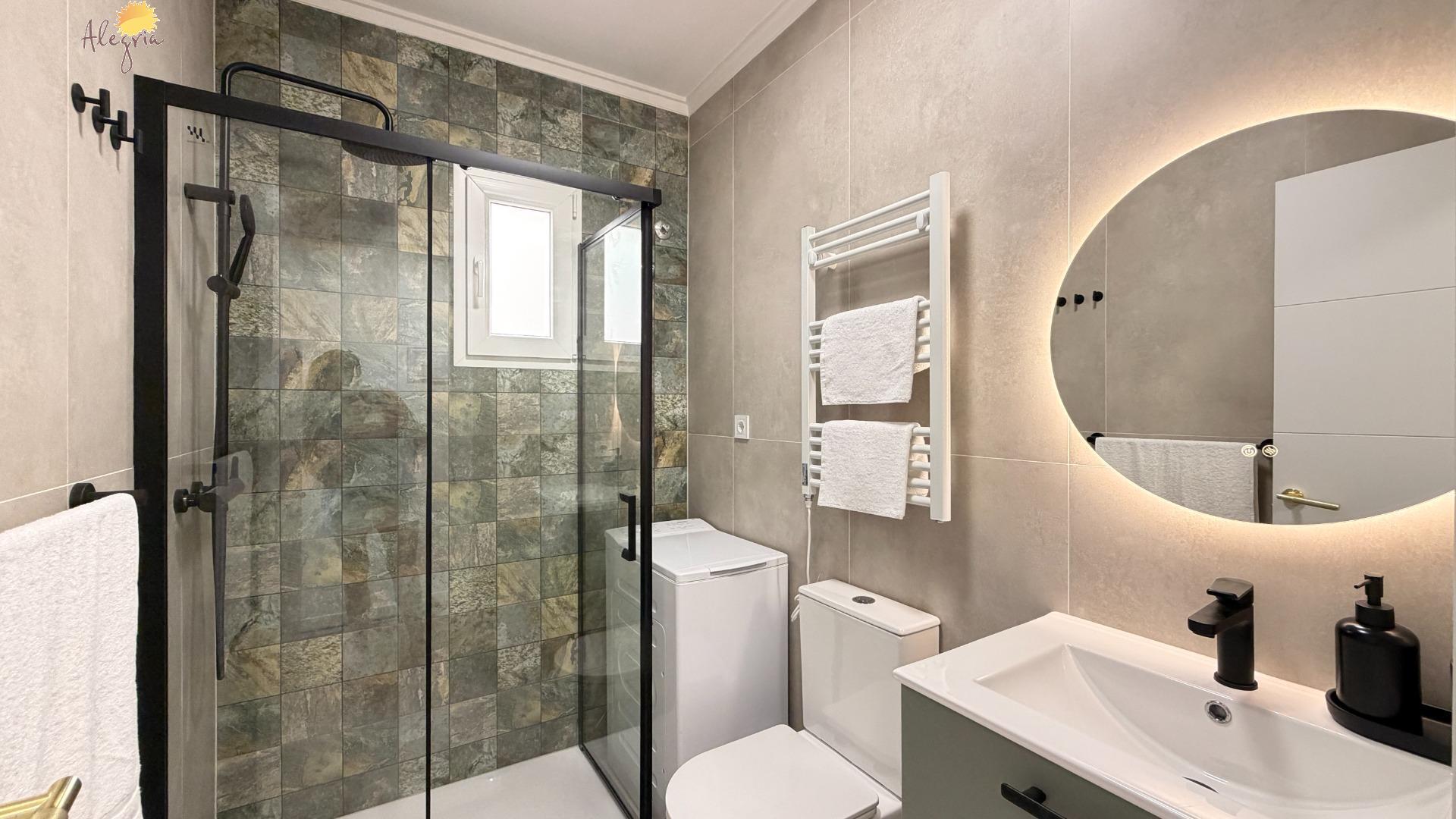 For sale - 2 Bedroom 1 Bathroom Apartment in Torrevieja - Estacion De Autobuses  - Alicante