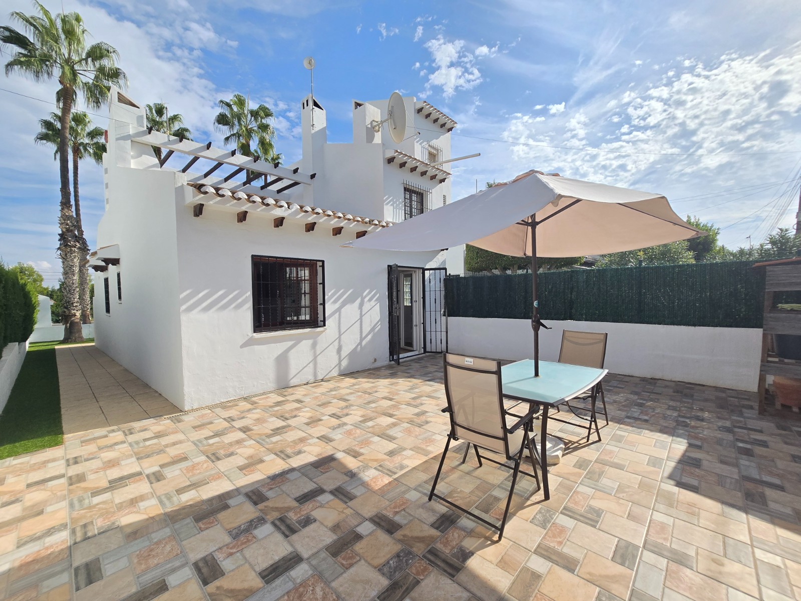 For sale - 2 Bedroom 1 Bathroom Town House in Villamartin - Costa Blanca  - Alicante