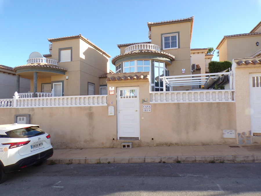 For sale - 3 Bedroom 2 Bathroom Detached Villa in Villamartin - , Villamartin, Alicante, Spain - Alicante