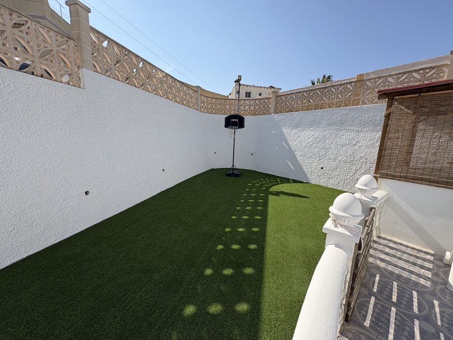 For sale - 2 Bedroom 1 Bathroom House in Villamartin - , Villamartin, Alicante, Spain - Alicante