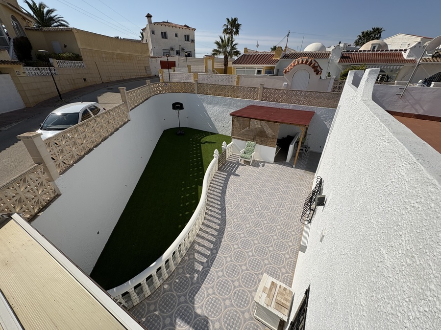 For sale - 2 Bedroom 1 Bathroom House in Villamartin - , Villamartin, Alicante, Spain - Alicante