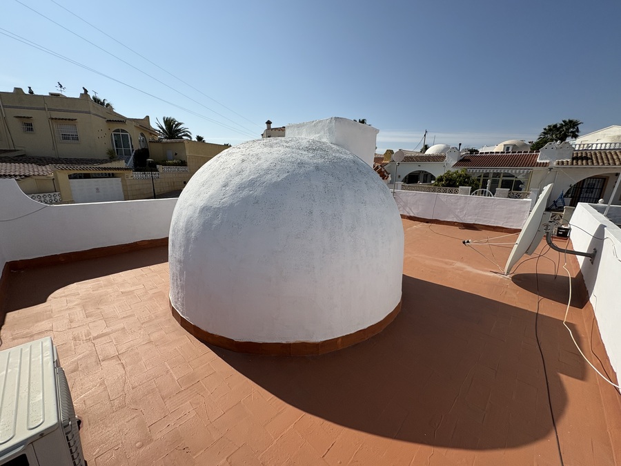 For sale - 2 Bedroom 1 Bathroom House in Villamartin - , Villamartin, Alicante, Spain - Alicante