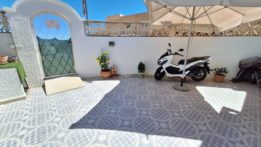 For sale - 2 Bedroom 1 Bathroom House in Villamartin - , Villamartin, Alicante, Spain - Alicante