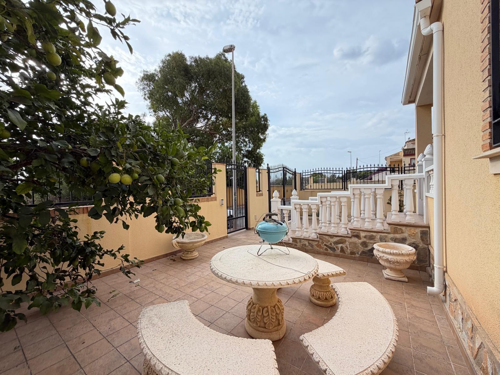For sale - 4 Bedroom 2 Bathroom Villa in Orihuela Costa - Lomas De Don Juan  - Alicante