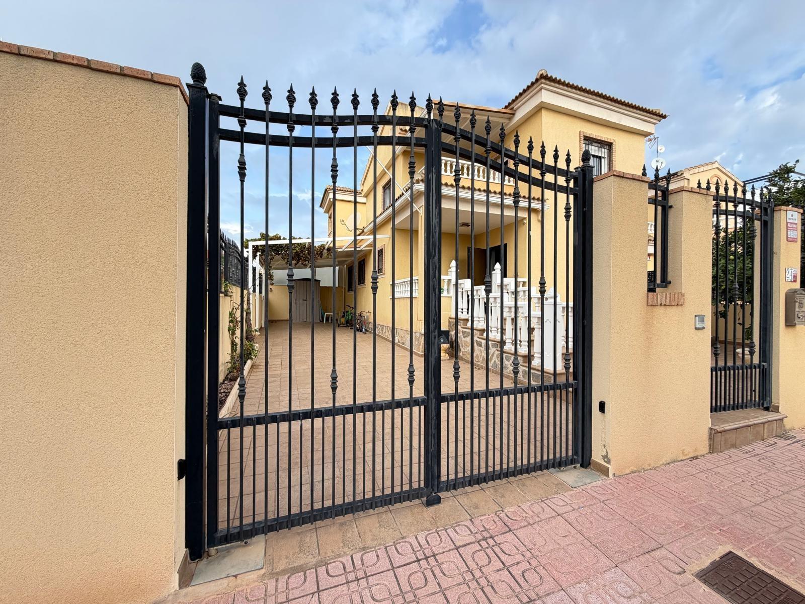 For sale - 4 Bedroom 2 Bathroom Villa in Orihuela Costa - Lomas De Don Juan  - Alicante