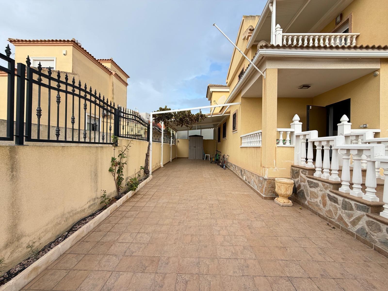 For sale - 4 Bedroom 2 Bathroom Villa in Orihuela Costa - Lomas De Don Juan  - Alicante