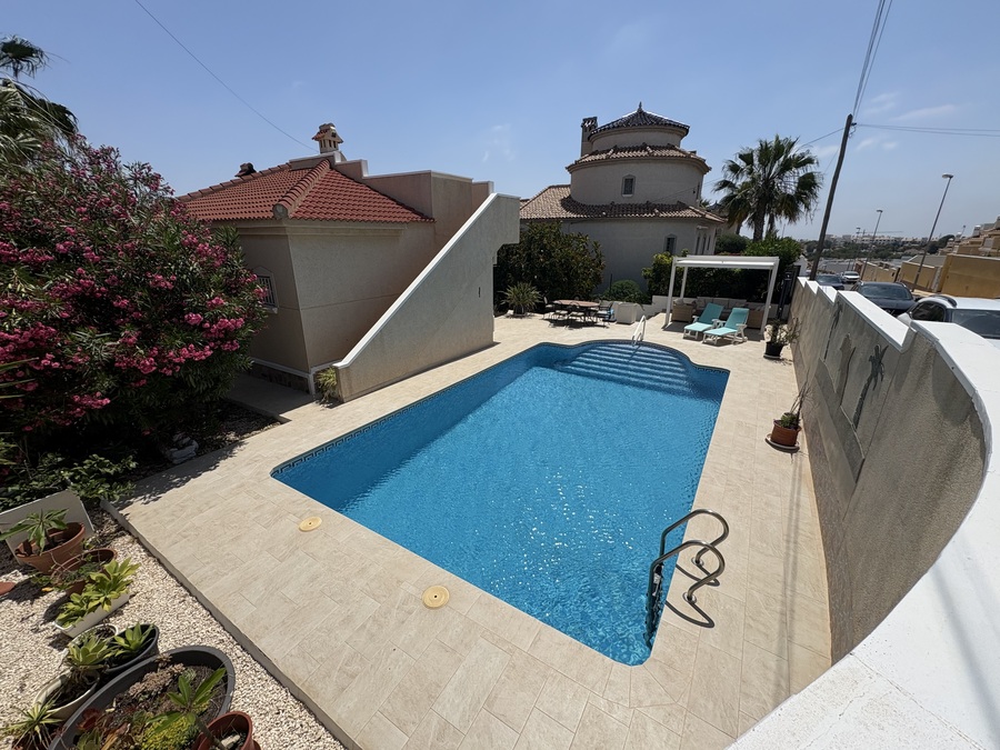 For sale - 3 Bedroom 2 Bathroom Villa in Orihuela Costa - , Orihuela Costa, Alicante, Spain - Alicante