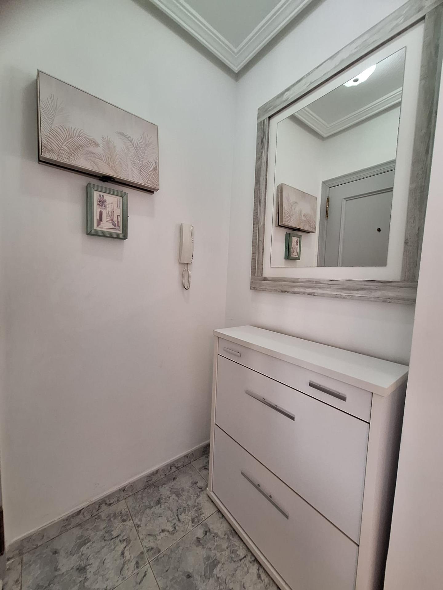 For sale - 2 Bedroom 1 Bathroom Apartment in Torrevieja - Nueva Torrevieja  - Alicante