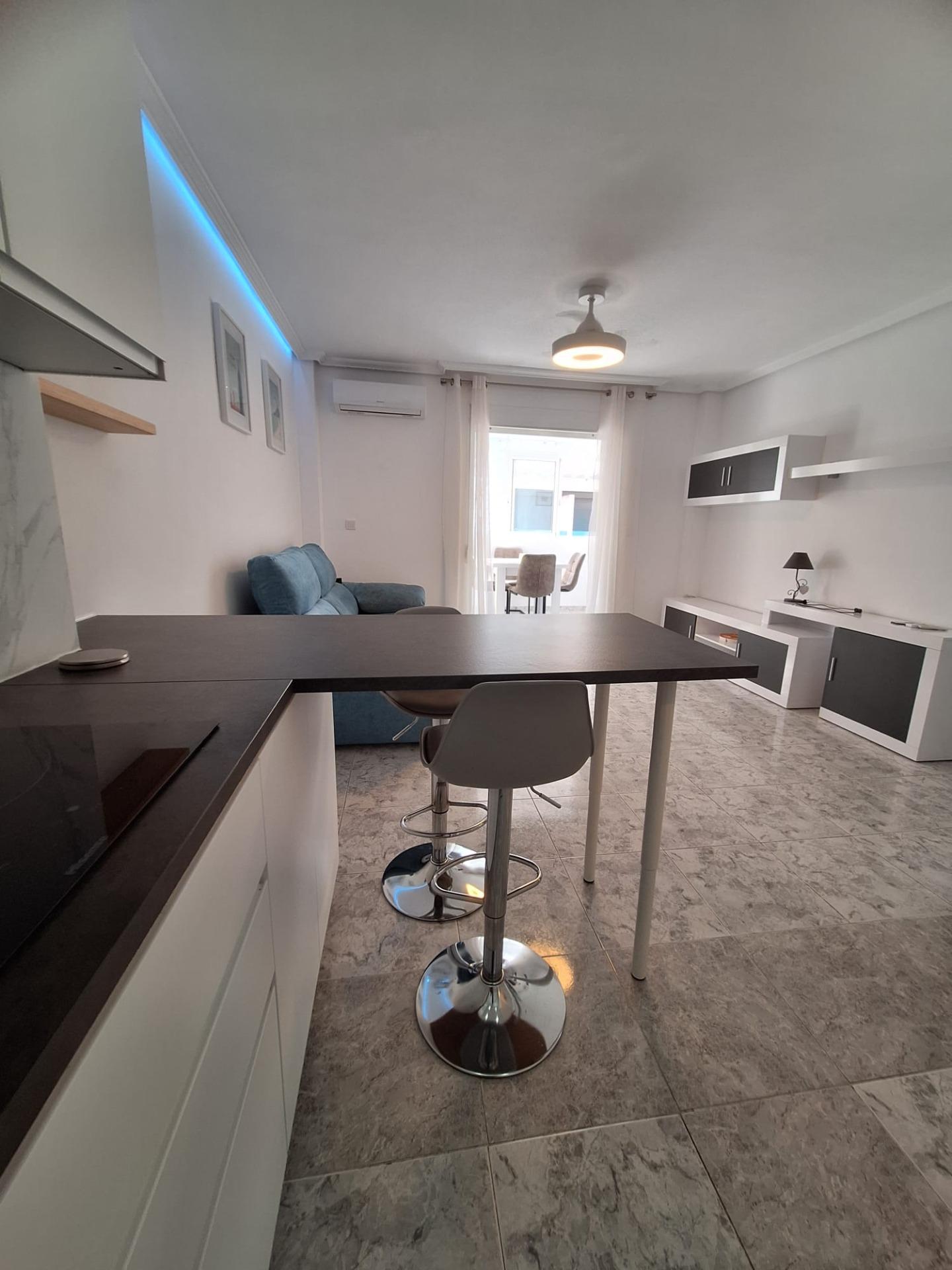 For sale - 2 Bedroom 1 Bathroom Apartment in Torrevieja - Nueva Torrevieja  - Alicante