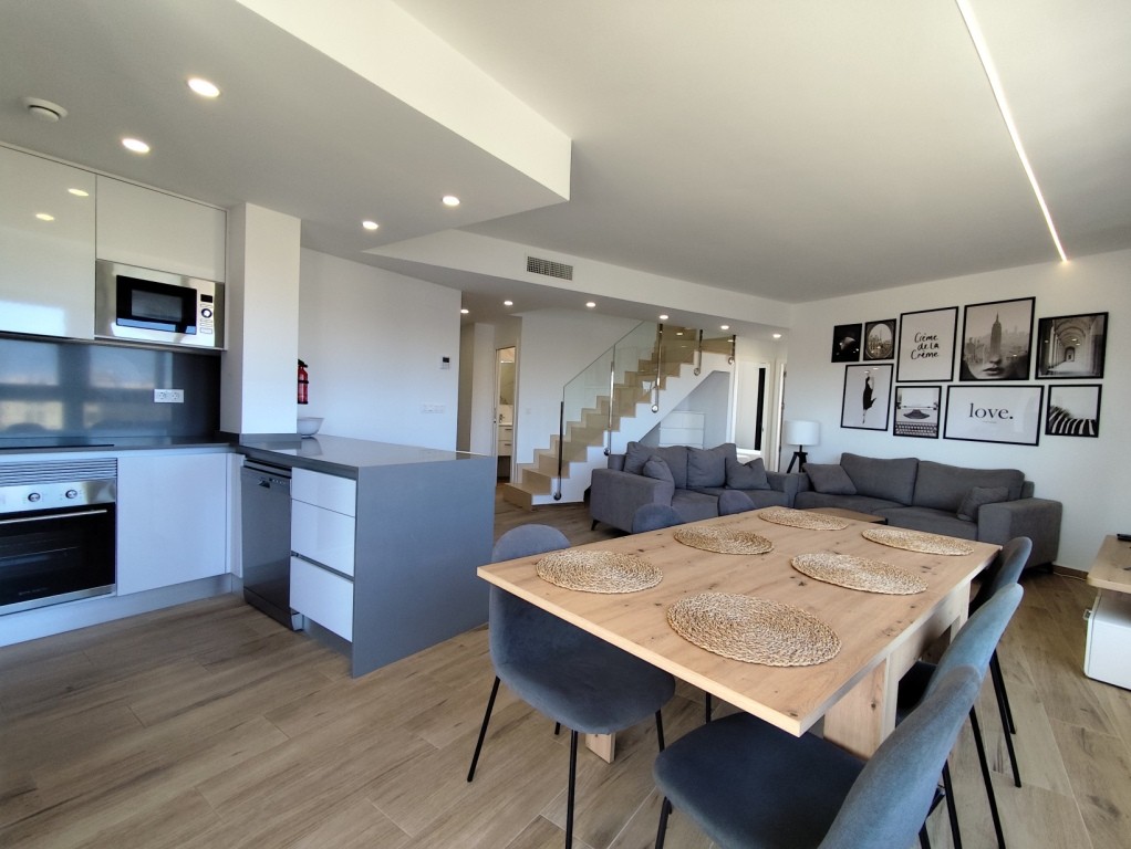 For sale - 3 Bedroom 2 Bathroom Penthouse in Villamartin - Villamartin  - Alicante