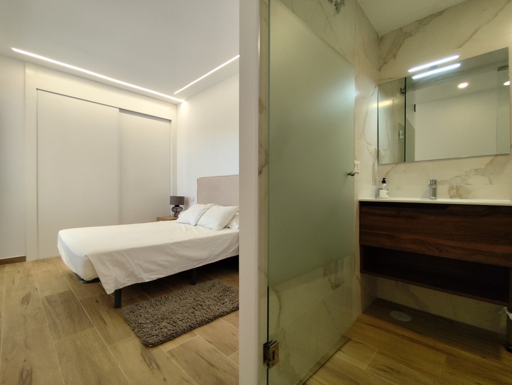 For sale - 3 Bedroom 2 Bathroom Penthouse in Villamartin - Villamartin  - Alicante