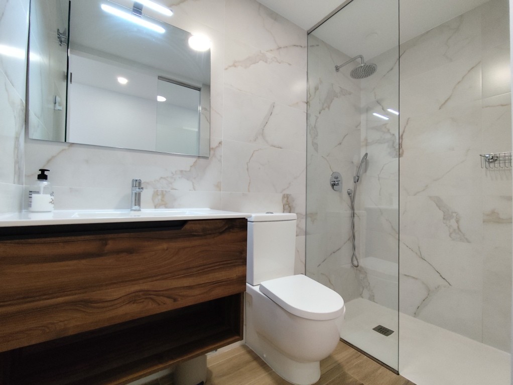 For sale - 3 Bedroom 2 Bathroom Penthouse in Villamartin - Villamartin  - Alicante