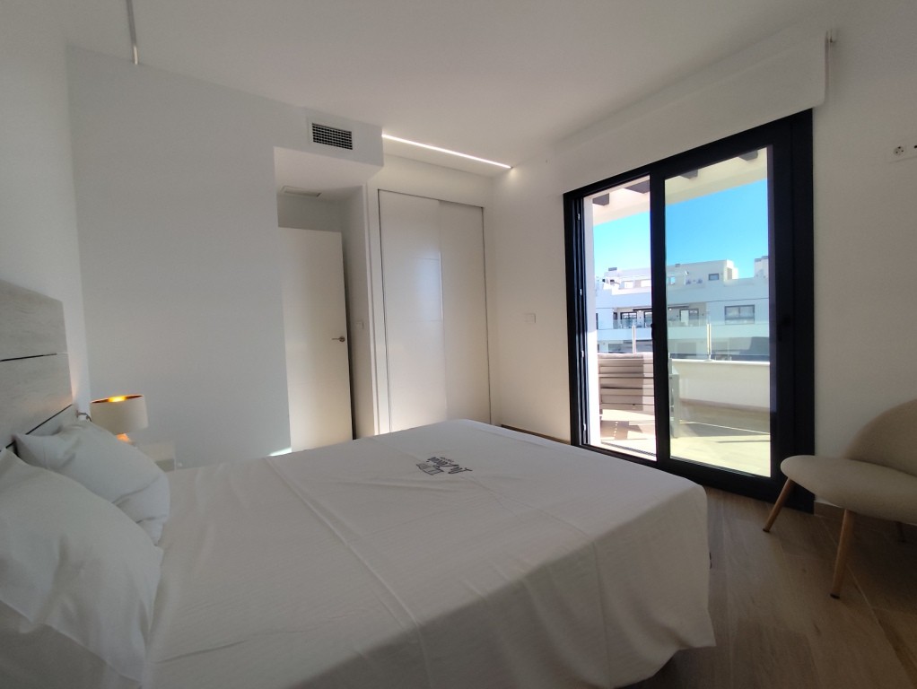 For sale - 3 Bedroom 2 Bathroom Penthouse in Villamartin - Villamartin  - Alicante