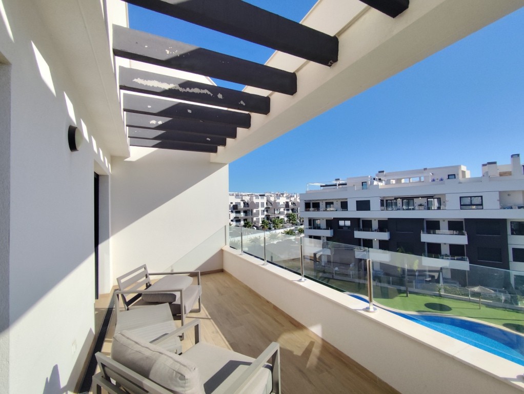 For sale - 3 Bedroom 2 Bathroom Penthouse in Villamartin - Villamartin  - Alicante