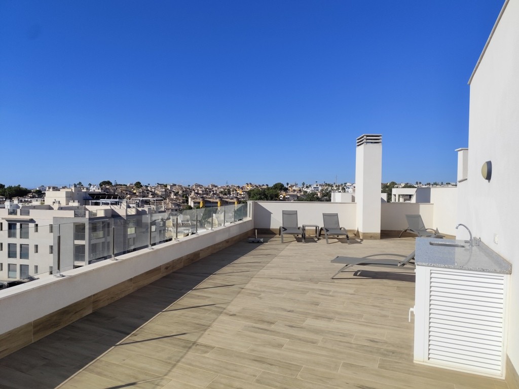 For sale - 3 Bedroom 2 Bathroom Penthouse in Villamartin - Villamartin  - Alicante