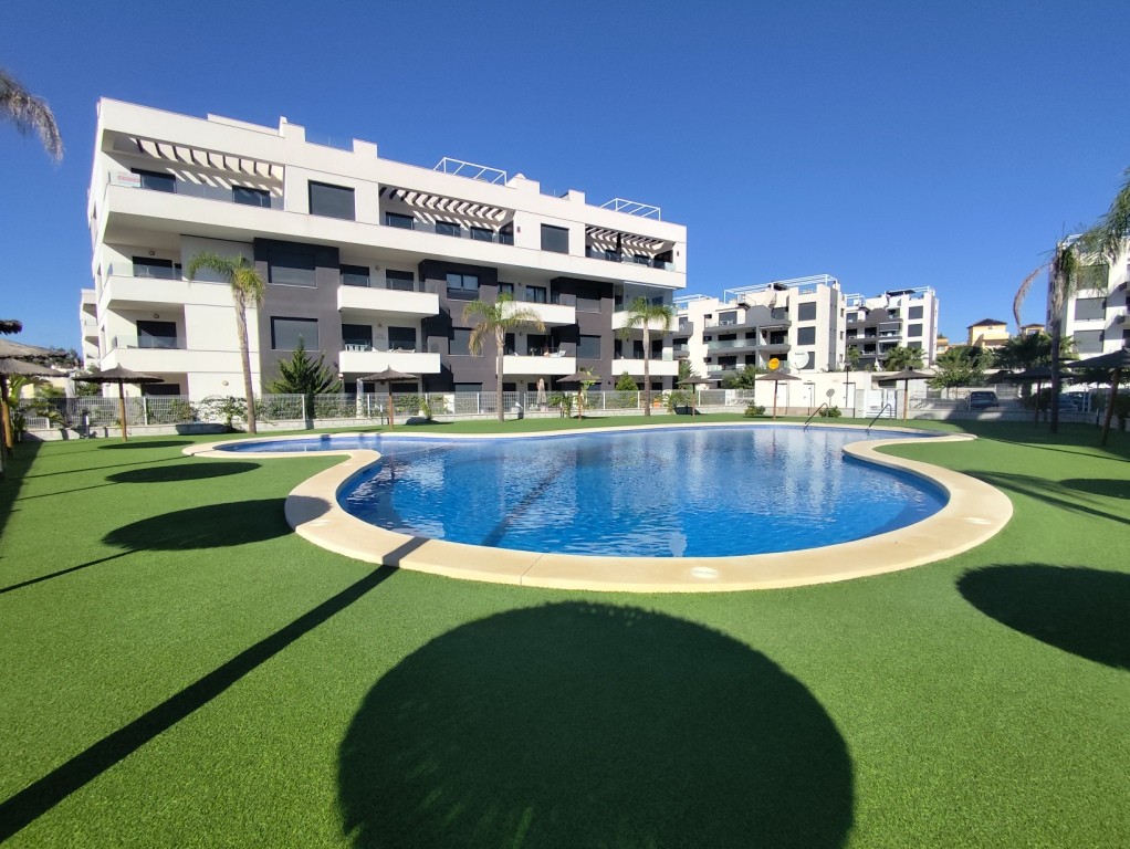 For sale - 3 Bedroom 2 Bathroom Penthouse in Villamartin - Villamartin  - Alicante