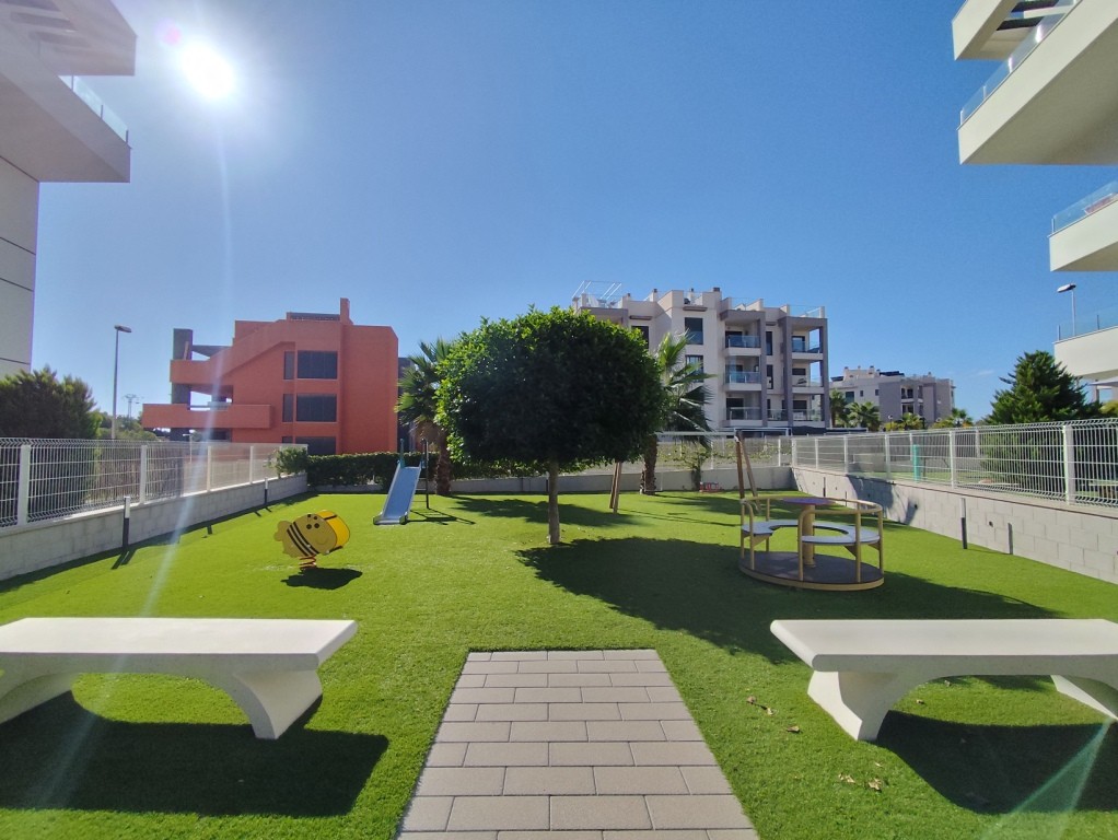 For sale - 3 Bedroom 2 Bathroom Penthouse in Villamartin - Villamartin  - Alicante