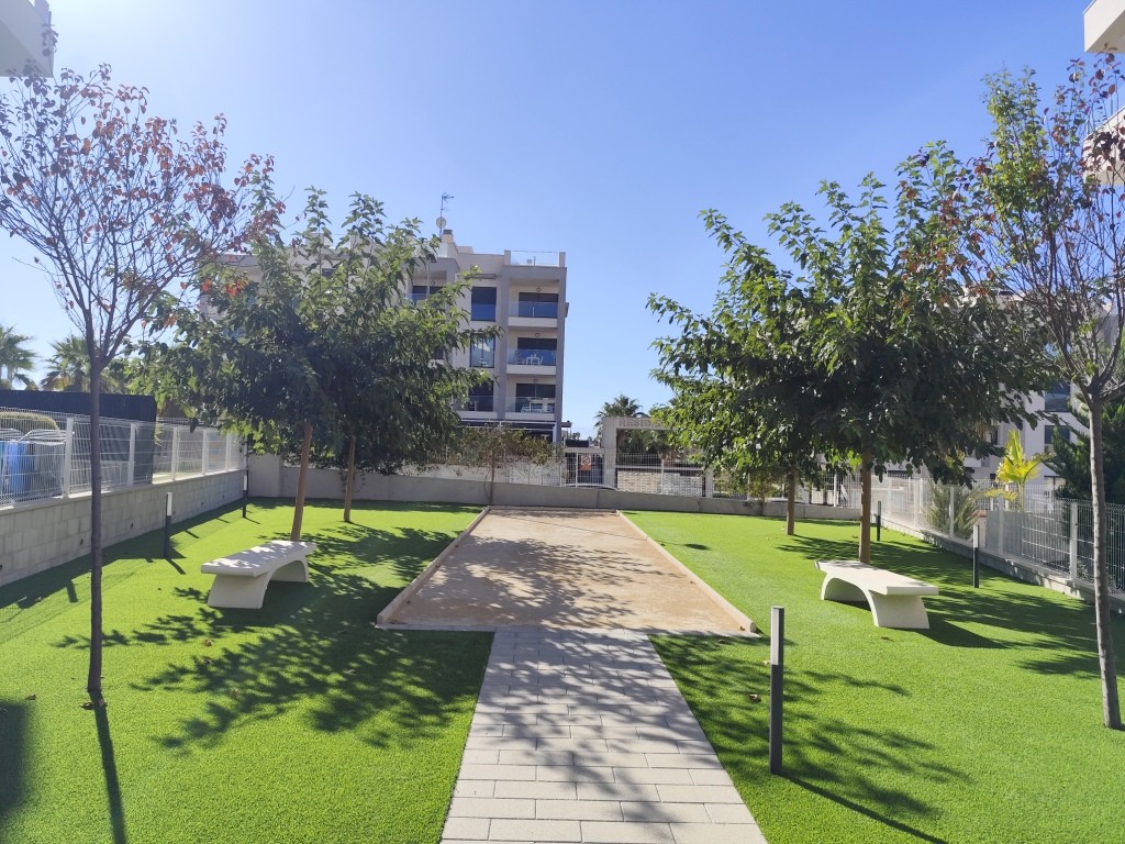 For sale - 3 Bedroom 2 Bathroom Penthouse in Villamartin - Villamartin  - Alicante