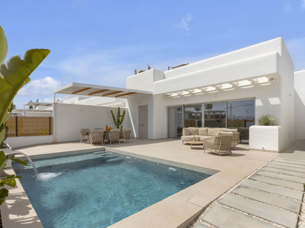 3 Bedroom 2 Bathroom Villa in Los Alcazares