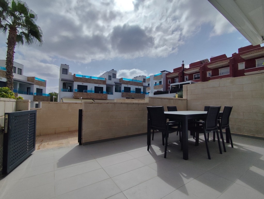 For sale - 3 Bedroom 3 Bathroom Townhouse in Bigastro - Bigastro  - Alicante