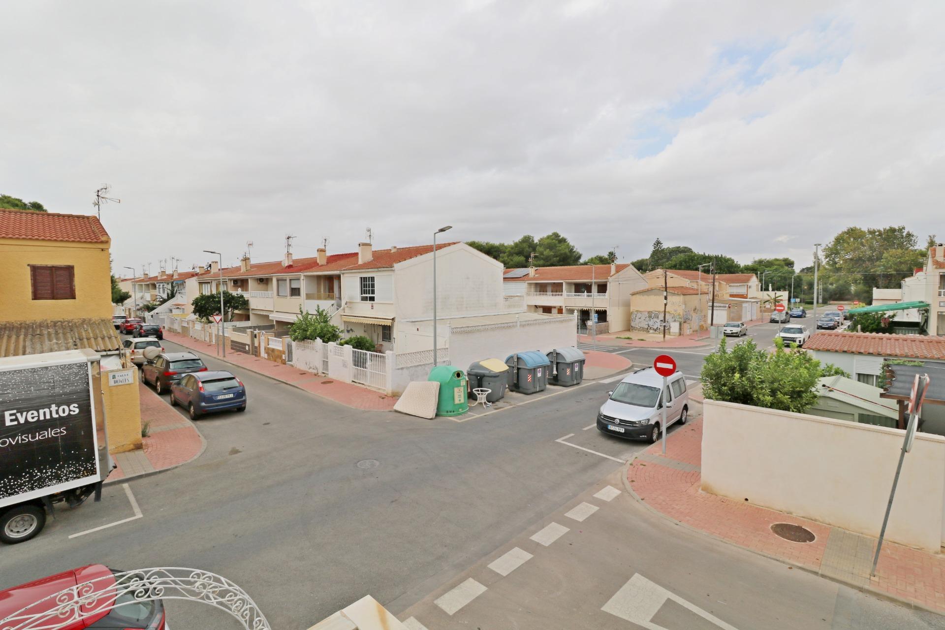 For sale - 3 Bedroom 2 Bathroom Town House in Torrevieja - Playa De Los Naufragos  - Alicante