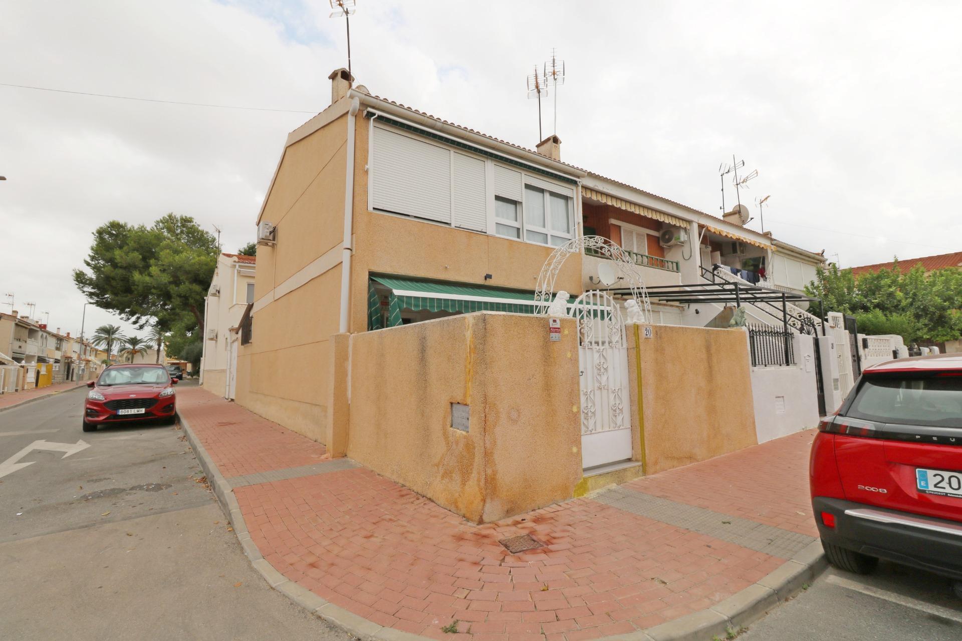 For sale - 3 Bedroom 2 Bathroom Town House in Torrevieja - Playa De Los Naufragos  - Alicante