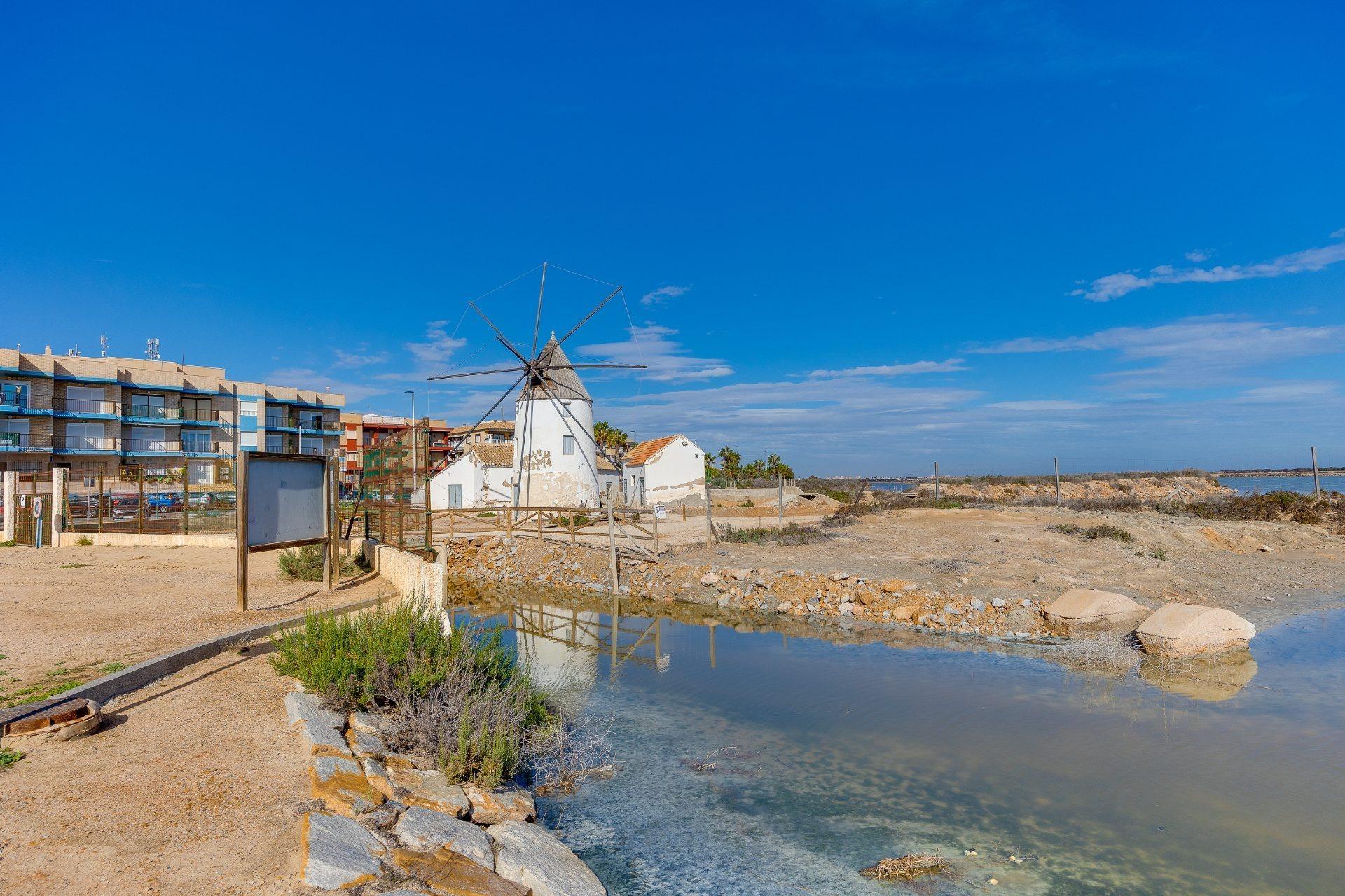 For sale - 2 Bedroom 1 Bathroom Bungalow in San Pedro del Pinatar - Lo Pagan  - Murcia