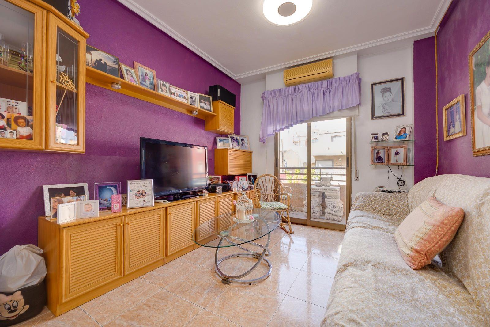 For sale - 5 Bedroom 2 Bathroom Apartment in Torrevieja - Centro  - Alicante