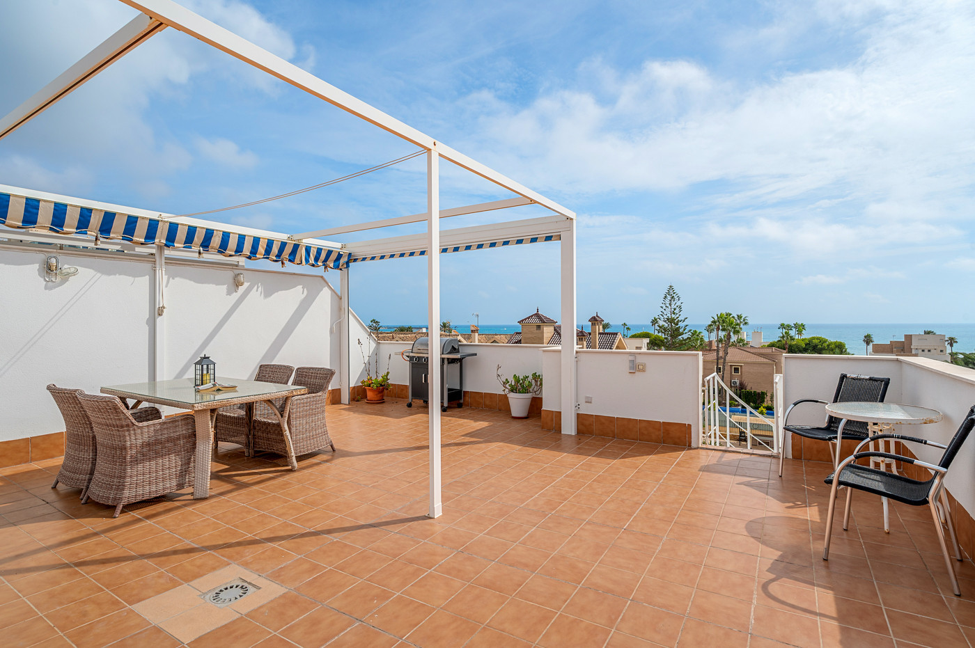 For sale - 3 Bedroom 2 Bathroom Apartment in Torrevieja - Costa Blanca  - Alicante