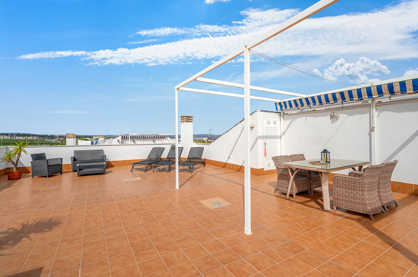 For sale - 3 Bedroom 2 Bathroom Apartment in Torrevieja - Costa Blanca  - Alicante