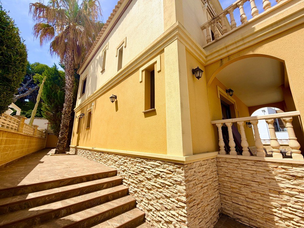 For sale - 3 Bedroom 2 Bathroom Villa in Orihuela Costa - Costa Blanca  - Alicante