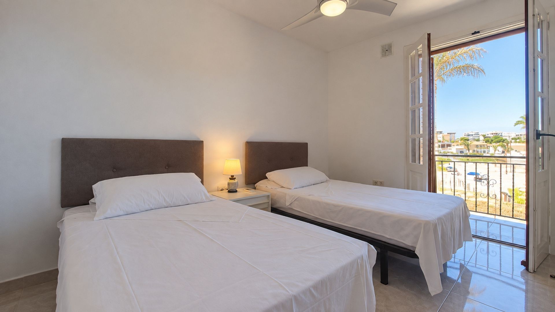 For sale - 3 Bedroom 2 Bathroom Apartment in Orihuela Costa - Costa Blanca  - Alicante