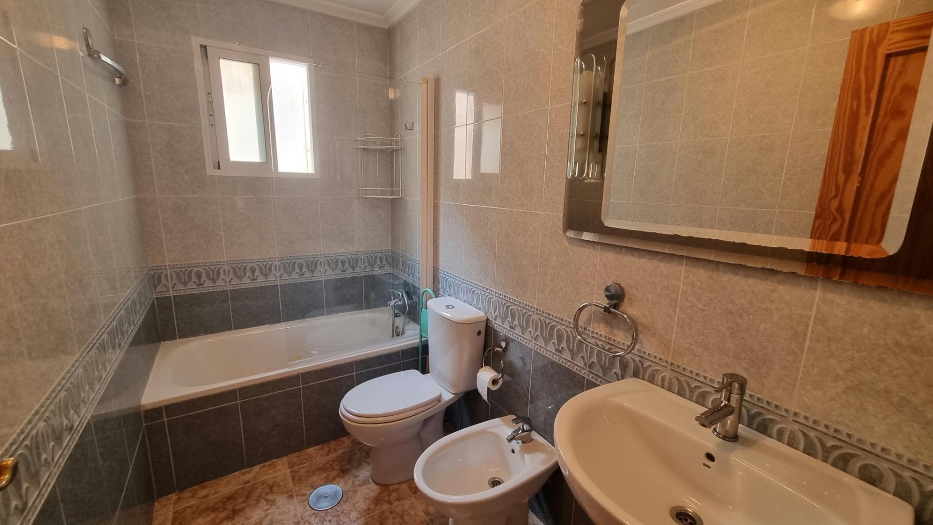 For sale - 2 Bedroom 1 Bathroom Penthouse in Torrevieja - Centro  - Alicante