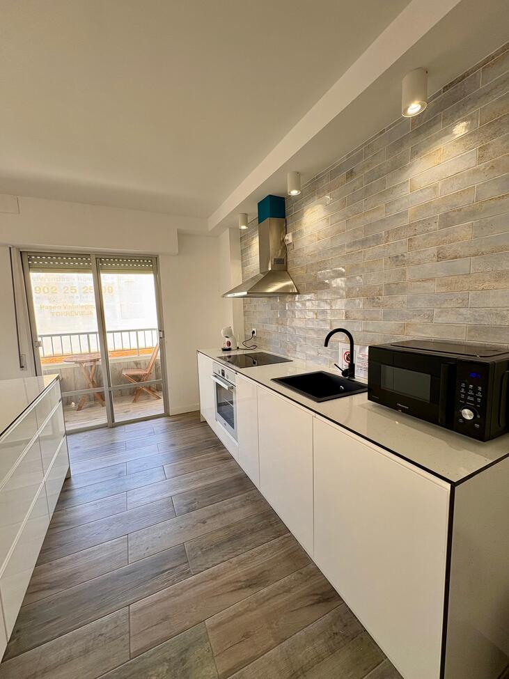 For sale - 3 Bedroom 2 Bathroom Apartment in Torrevieja - Costa Blanca  - Alicante