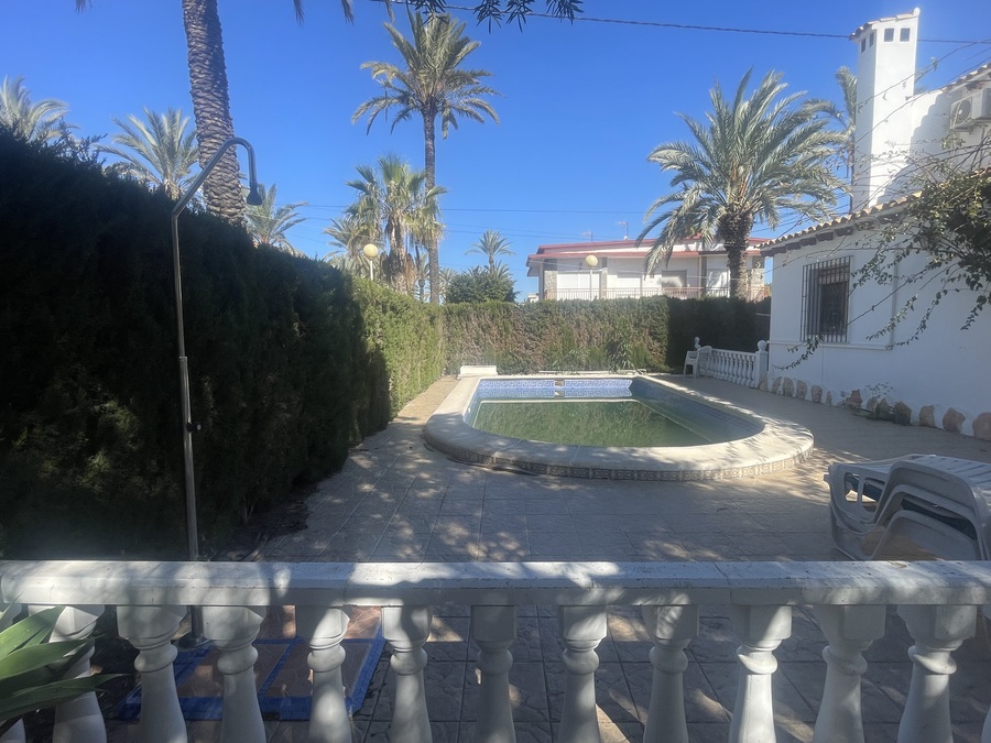 For sale - 4 Bedroom 2 Bathroom Villa in Cabo Roig - Costa Blanca  - Alicante