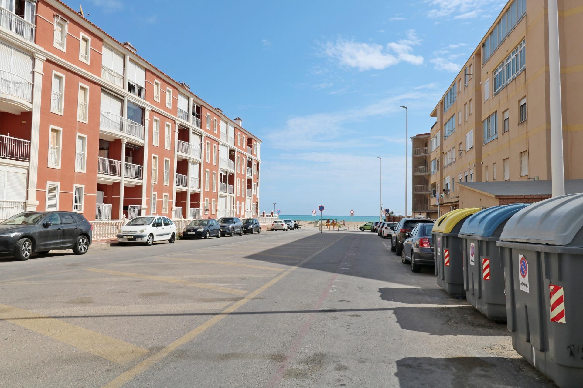 For sale - 3 Bedroom 1 Bathroom Apartment in Torrevieja - La Mata Pueblo  - Alicante