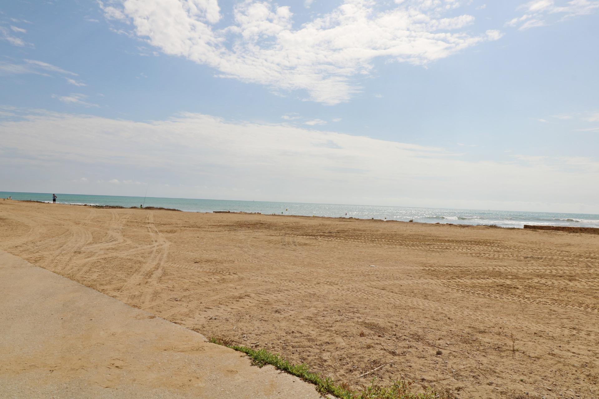 For sale - 3 Bedroom 1 Bathroom Apartment in Torrevieja - La Mata Pueblo  - Alicante