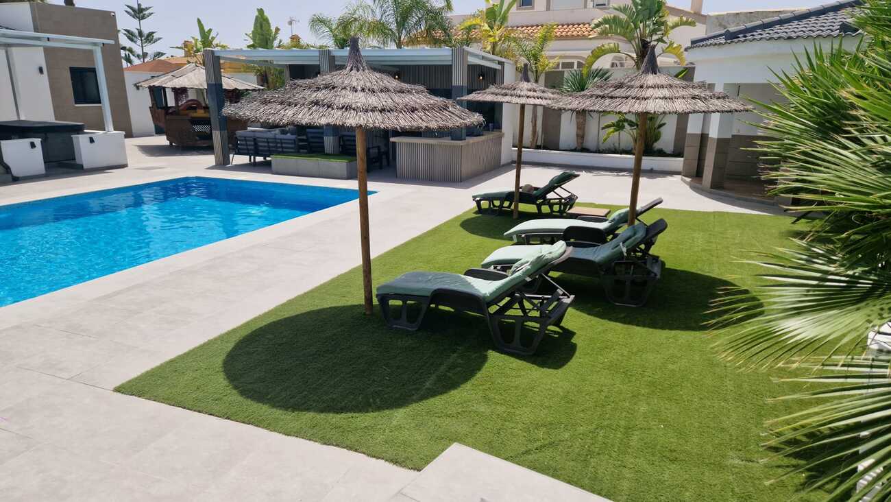For sale - 5 Bedroom 3 Bathroom Villa in Torrevieja, San Luis - Costa Blanca  - Alicante