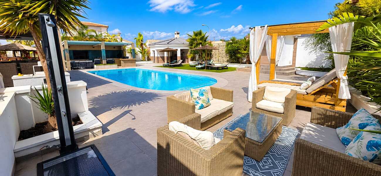 For sale - 5 Bedroom 3 Bathroom Villa in Torrevieja, San Luis - Costa Blanca  - Alicante