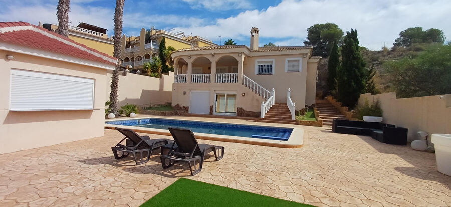 For sale - 5 Bedroom 4 Bathroom Villa in Algorfa - Inland  - Alicante