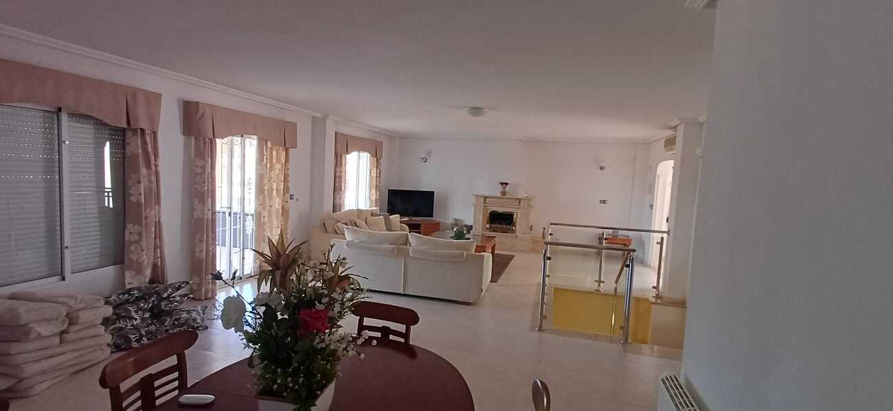 For sale - 5 Bedroom 4 Bathroom Villa in Algorfa - Inland  - Alicante