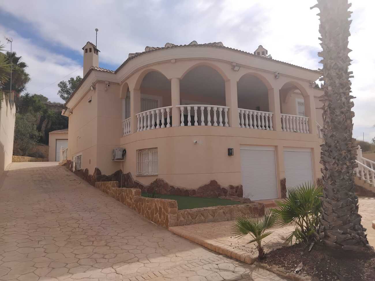 For sale - 5 Bedroom 4 Bathroom Villa in Algorfa - Inland  - Alicante