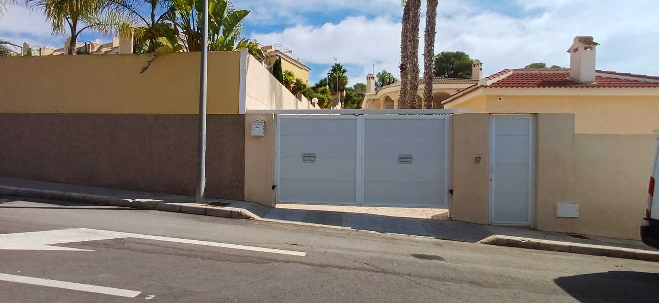 For sale - 5 Bedroom 4 Bathroom Villa in Algorfa - Inland  - Alicante