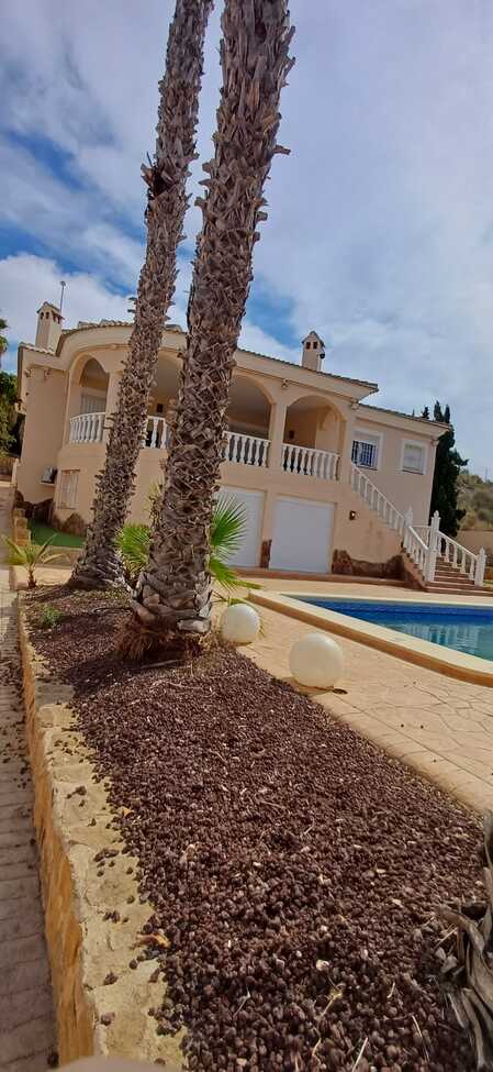 For sale - 5 Bedroom 4 Bathroom Villa in Algorfa - Inland  - Alicante