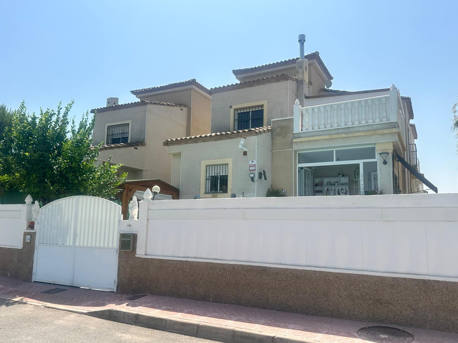 For sale - 3 Bedroom 2 Bathroom Villa in Algorfa - Inland  - Alicante
