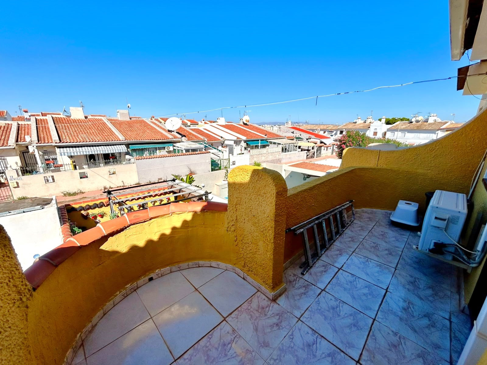 For sale - 3 Bedroom 1 Bathroom Town House in Torrevieja - Costa Blanca  - Alicante