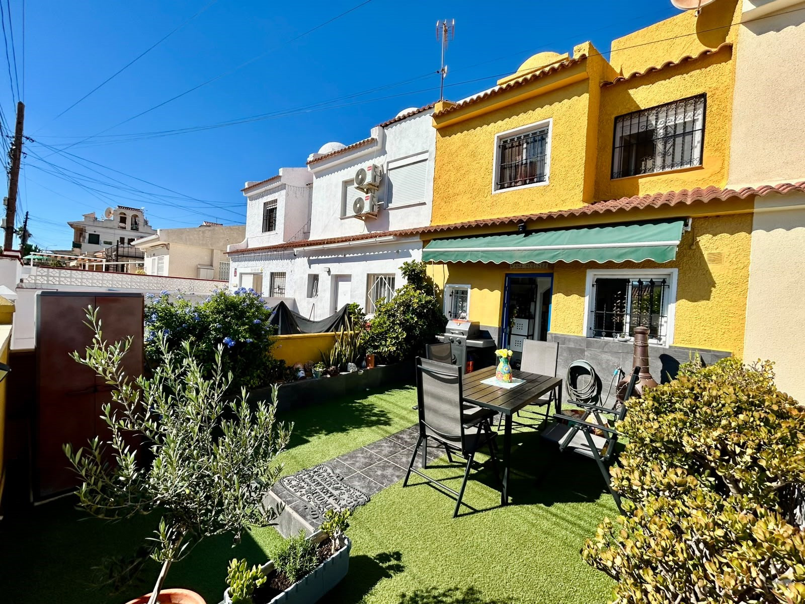 For sale - 3 Bedroom 1 Bathroom Town House in Torrevieja - Costa Blanca  - Alicante