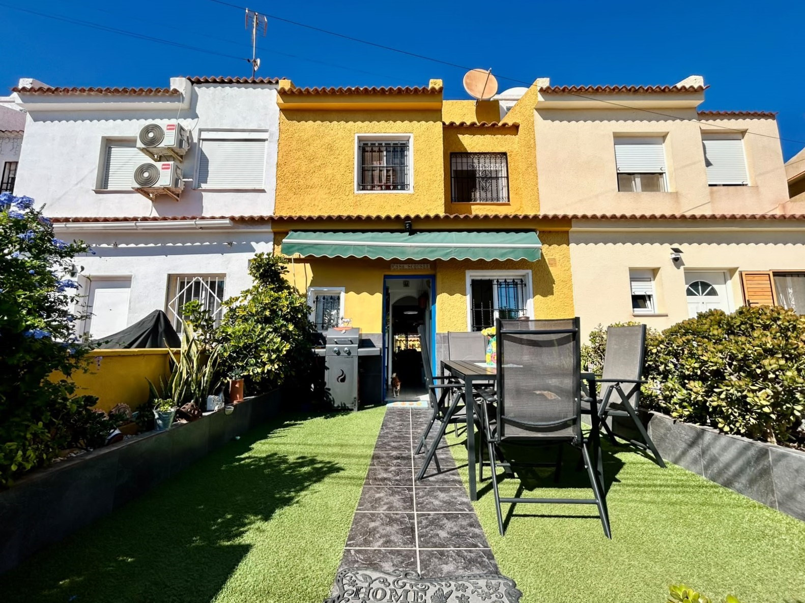 For sale - 3 Bedroom 1 Bathroom Town House in Torrevieja - Costa Blanca  - Alicante